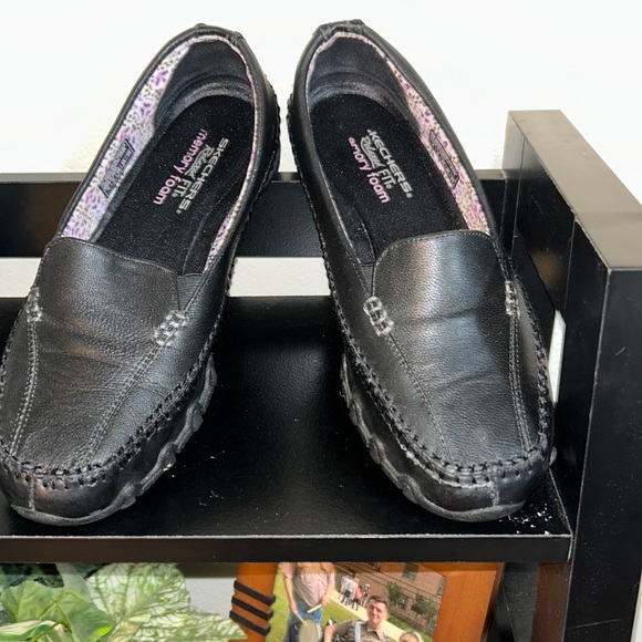 NWOT Skechers Relaxed fit memory foam size 9 ladies black slip on loafers - Picture 1 of 9
